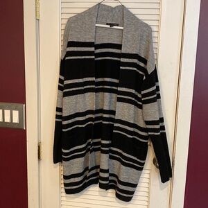 Banana Republic Long Open Sweater oversized Black & Gray. Size medium